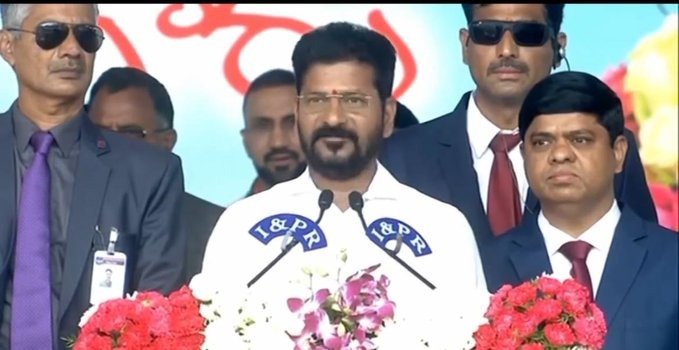 ncbn's tweet photo. Congratulations to Anumula Revanth Reddy Garu on being sworn in as the Chief Minister of Telangana. I wish him a successful tenure in service to the people. @revanth_anumula https://t.co/xoi4EWmjWt