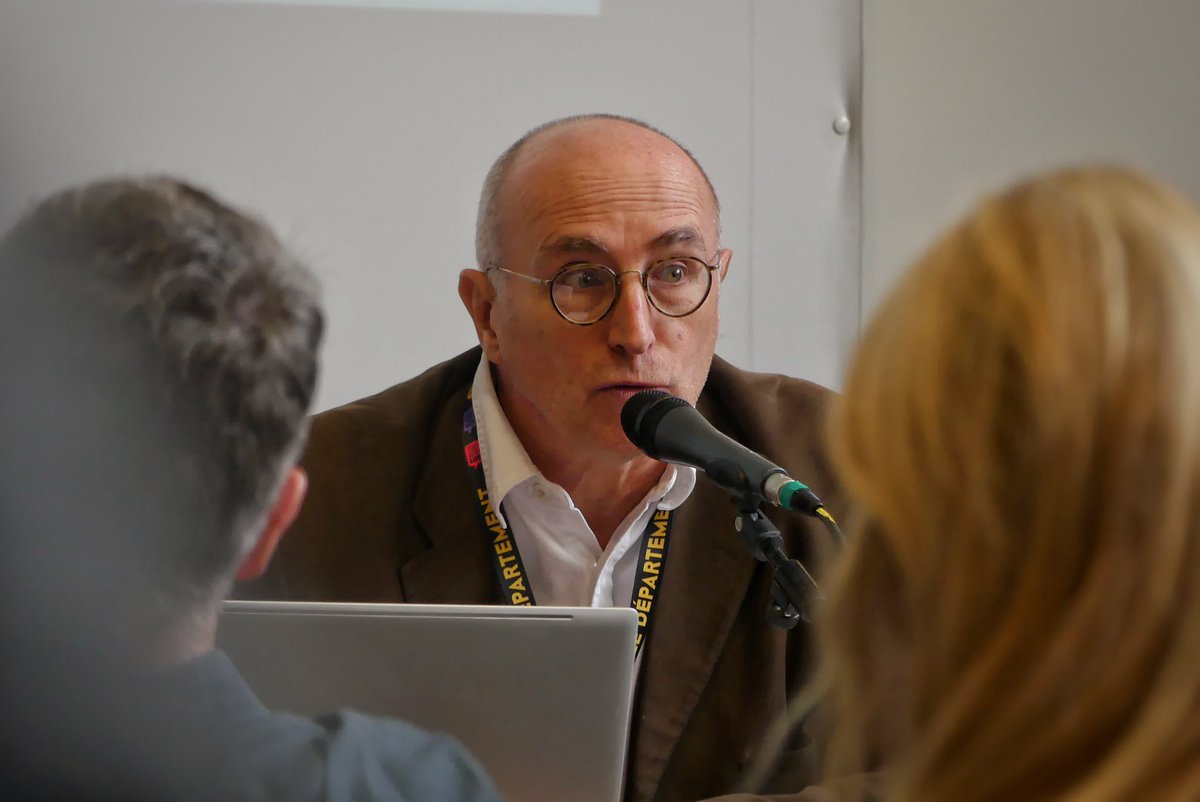 cap_com's tweet image. Le journalisme de solution #sojo, une nouvelle forme de narration pour apporter des réponses concrètes à des problèmes socio-environnementaux ✍️

C’était le thème de cet atelier #CapCom23 animé par @fabVILLECHIEN avec les interventions de @Pamiel0 &amp;amp; Christophe Agnus 

#transition