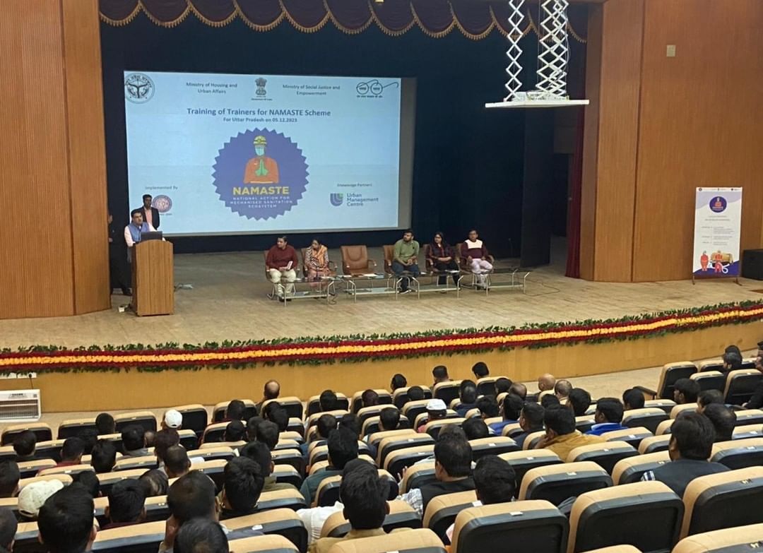 नगरीय निकाय निदेशालय परिसर में राष्ट्रीय सफाई कर्मचारी वित्त एवं विकास निगम (एनएसकेएफडीसी) नई दिल्ली के विशेषज्ञों की उपस्थिति में नमस्ते (नेशनल एक्शन फ़ॉर मैकेनाइज सैनिटेशन इकोसिस्टम योजना) के अंतर्गत एकदिवसीय TOT कार्यशाला का आयोजन किया गया।

#swachhyodha
#swachhUP
#SwachhTalks