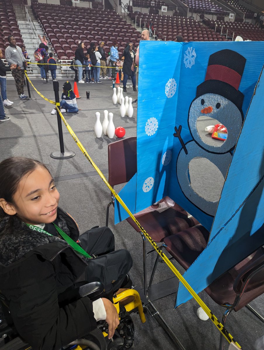 Brady_Escamilla's tweet photo. Holiday fun at Be An Angel Christmas Party 🎄 Thank you to all that helped make this fun event happen. @aldinesped @brbehaveng @Escamilla_AISD https://t.co/sgInEqS4gF