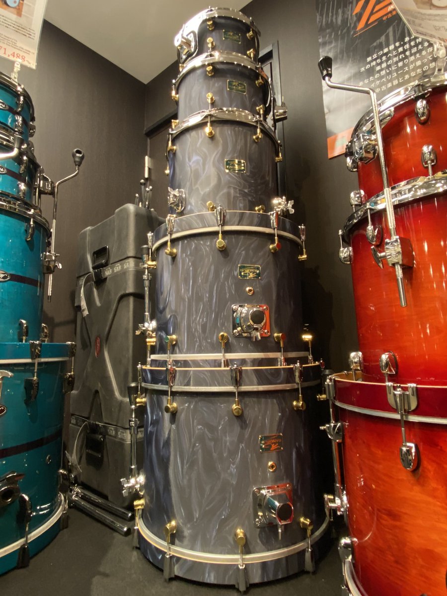 drumstation_osk's tweet photo. CANOPUS R.F.M.Seriesの中古品が入荷🥁

サイズ構成は20BD、18BD、14FT、12T、10Tの5pcKit。
ポップスの時は20BD、ジャズをする時は18BDで…など汎用性も抜群！
TomホルダーはYAMAHA製に換装されております！

店頭にて￥341,000-(税込)で先行販売中です！
各サイズケース付属と即戦力間違い無しです！ https://t.co/2M0EQX2ZUL