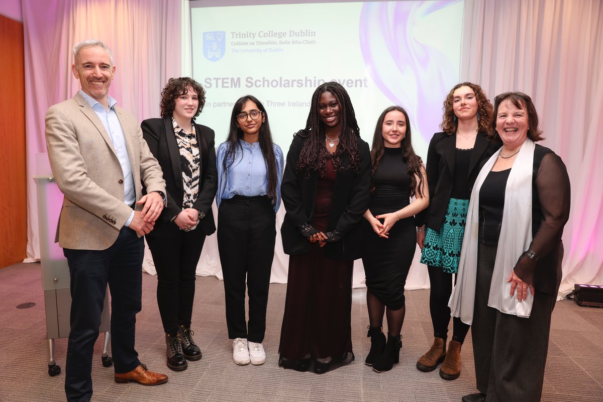 Five first-year students this week received 2023 @ThreeIreland Connect to STEM Scholarships for Women. Administered by @TCDFacultySTEM and @AccessTCD the scholarships aim to attract women in Ireland to study STEM subjects at Trinity. Read more at: tcd.ie/news_events/ar…