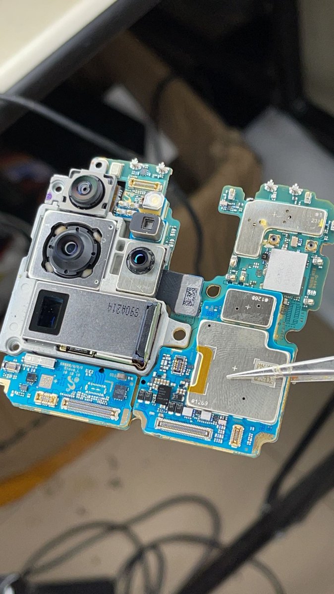 FoneRepairGuy's tweet photo. Royal Mail shipped a replacement board from Manchester to London with the quickness and we are trouble shooting an S7 and S5 liquid damage and battery IC. https://t.co/56URNJI8q2