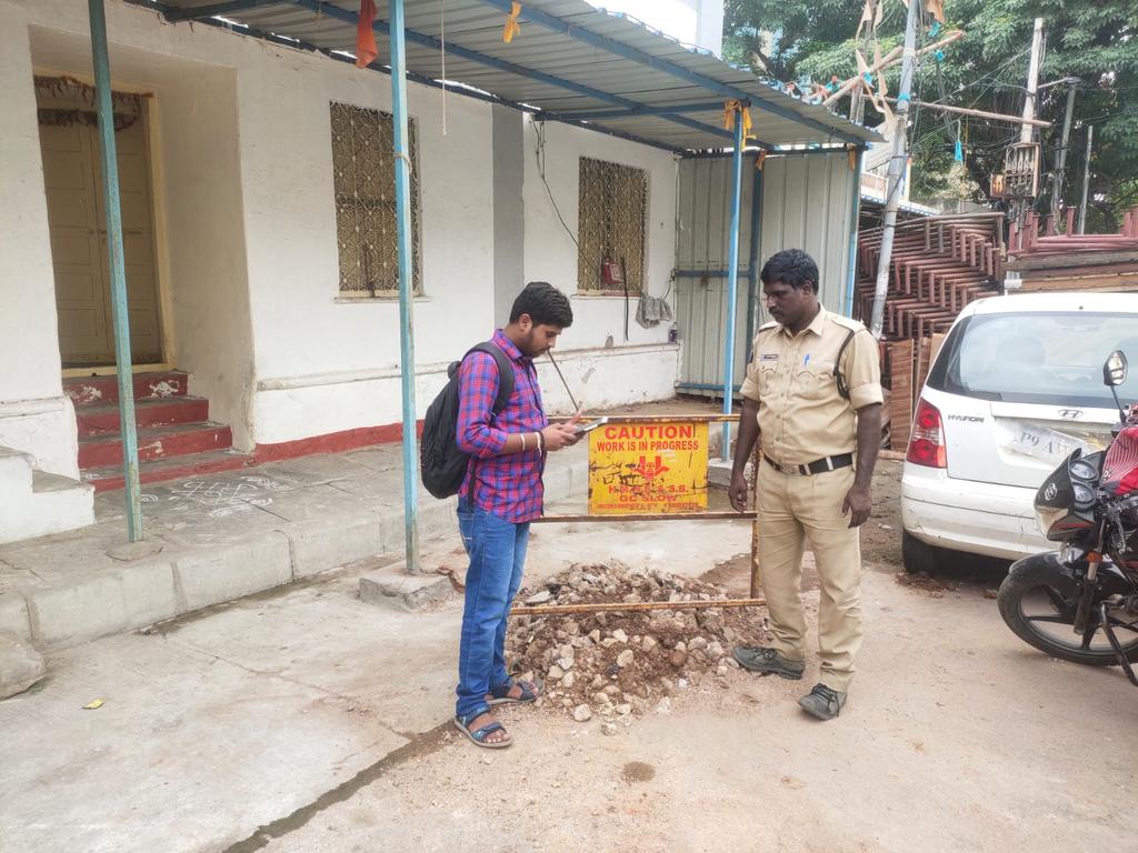 Works_SPT_3's tweet photo. Inspection of safety measures at work undertaken to arrest waterleakage&amp;constructionof damagedmanhole at  Barkatpura Section under O&amp;M Division 5. @HMWSSBOnline @MDHMWSSB @arvindkumar_ias @KTRBRS @TelanganaCMO @CVO_HMWSSB 
#Worksite_safety_is_public_safety 
#HMWSSBworks_SPT https://t.co/zYuLZGk3ye