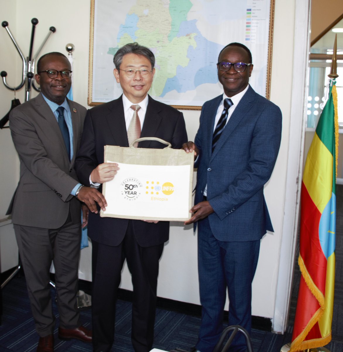 H.E. Tsutomu NAKAGAWA, Amb. of 🇯🇵 to @_AfricanUnion paid a courtesy visit & conferred with Mr. Koffi Kouame, @UNFPAEthiopia Rep. & @UNFPAELO Chief, Mr. Saturnin Epié, and discussed areas of common areas interest