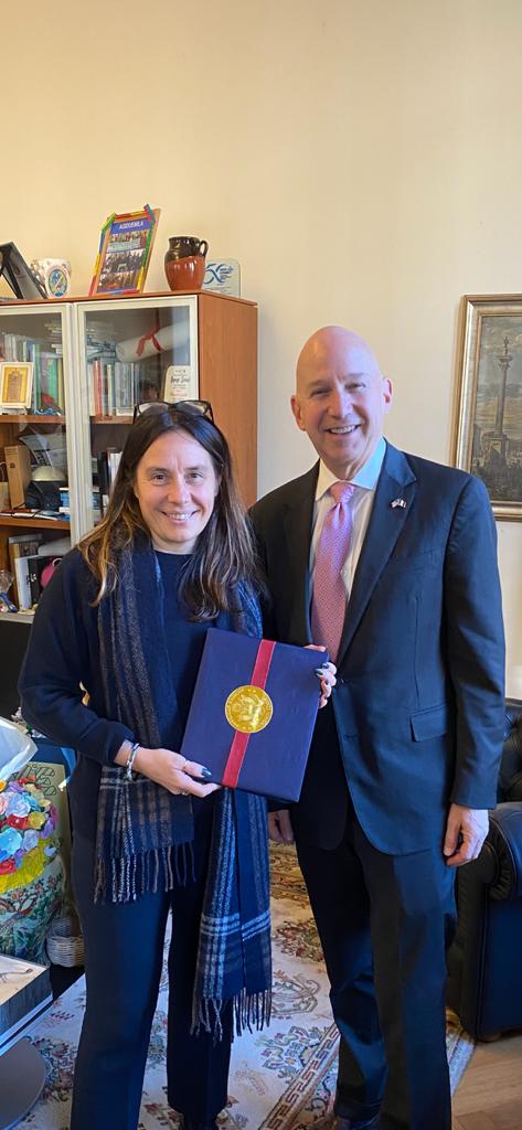 Ale_Locatelli_'s tweet photo. Con @USAmbItaly Jack Markell per avviare un dialogo e una collaborazione con gli Stati Uniti, anche in vista del #G7, sui temi della #disabilità. Un passo importante verso una cooperazione internazionale per promuovere l'#inclusione e i diritti delle persone con disabilità. https://t.co/65f0M0100z