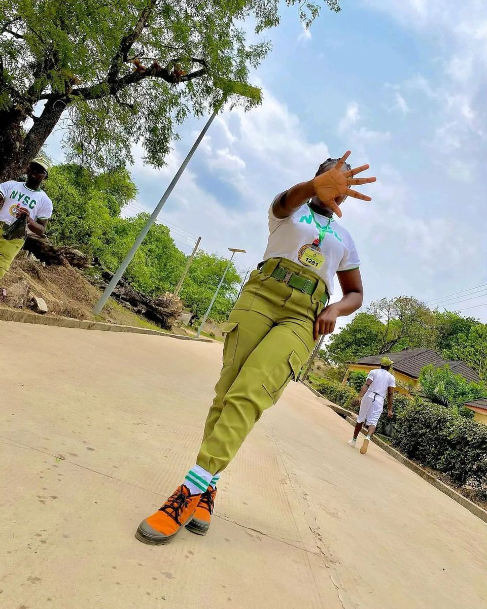 CorperWee's tweet photo. corperwee [IG] @ag_comfort - "Corper AG🌹"

#GirlCorper #NYSC #Pretty #Silly https://t.co/bxBUVgpSfo