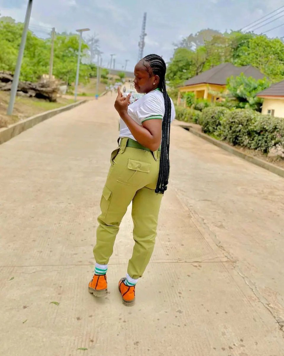 CorperWee's tweet photo. corperwee [IG] @ag_comfort - "Corper AG🌹"

#GirlCorper #NYSC #Pretty #Silly https://t.co/bxBUVgpSfo