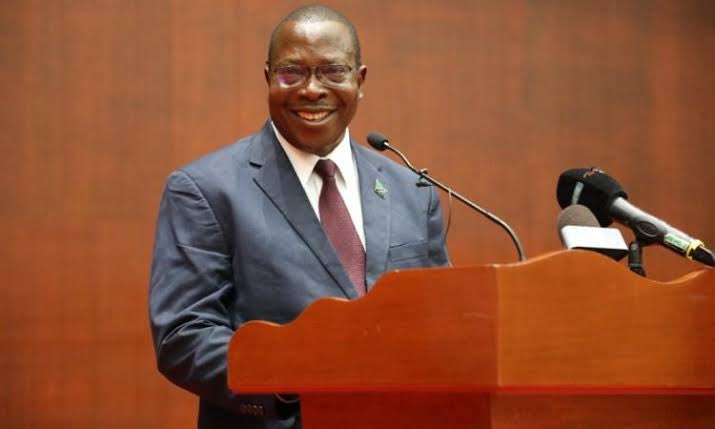 ezekiel_kamwaga's tweet photo. Kuhusu Makamu wa Rais

Kuna maneno na minong’ono mingi kuhusu alipo Makamu wa Rais, Dk. Philip Mpango. Gazeti la Raia Mwema limearifu kwamba zaidi ya mwezi mmoja umepita sasa tangu aonekane hadharani kwa mara ya mwisho. Huyu ni mtu mkubwa kwa taifa letu. Namba mbili kwa mamlaka https://t.co/mluBrphl9o