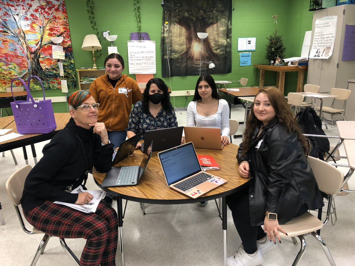 1. What teacher helps Rocket alums apply for MSFA + FAFSA again after they are already in college? 2. what students come back for help from their DELME teacher? ANSWERS 1) Ms. Austin @ccaustin1 2) Phenomenal Rockets @AlfaroHissel Kendy, & Raquel 😍🥰😎 @MCPSDELME @RMHS_principal