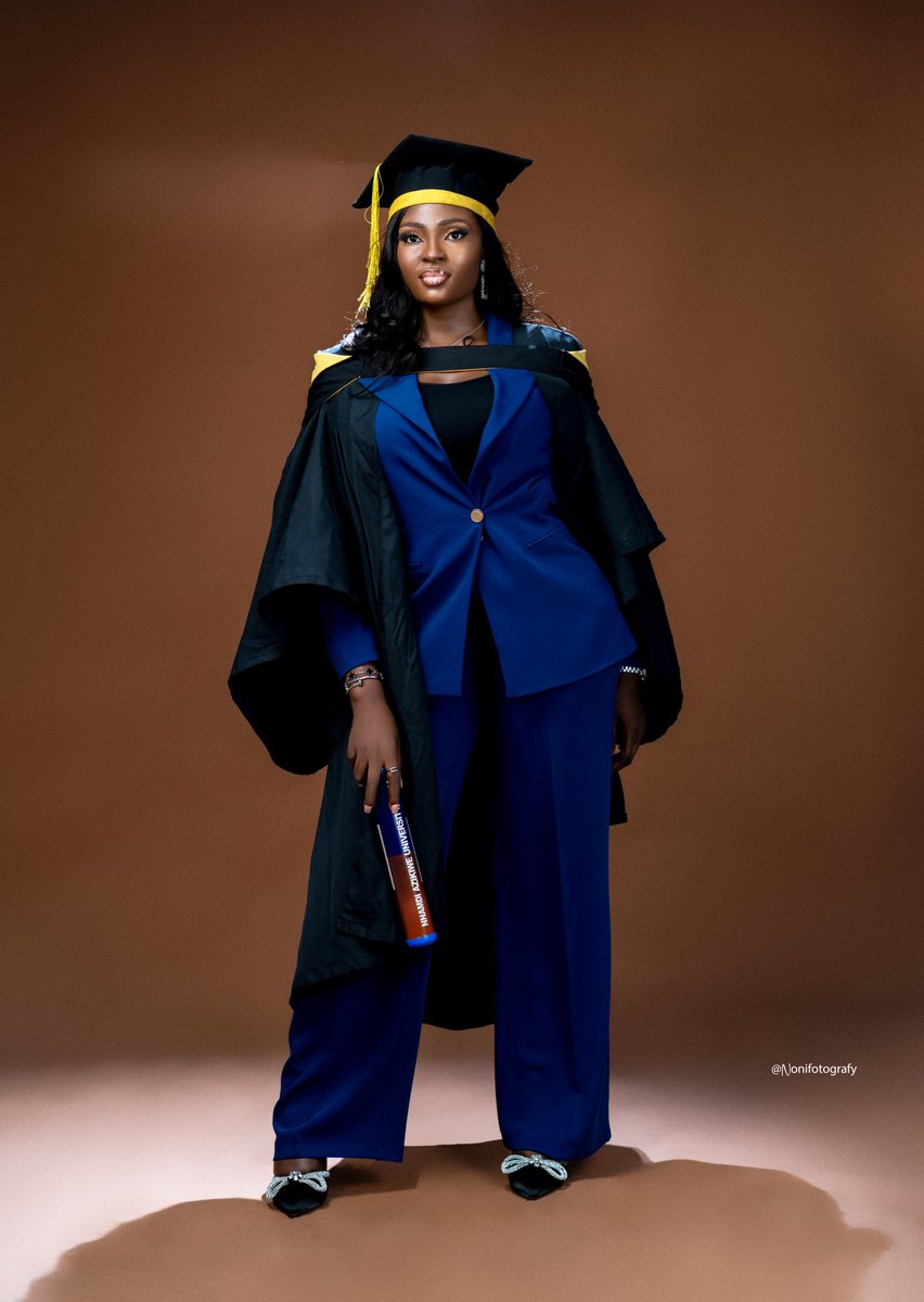 Ifygold_'s tweet image. Happy convocation to me🎓🤭
#Unizik 
#Classof2022