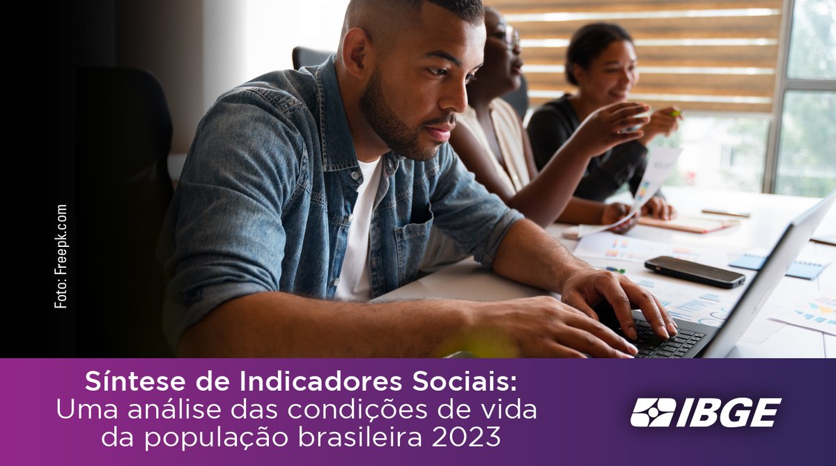 ibgecomunica's tweet image. De 2021 p/ 2022, o percentual de pessoas ocupadas c/ vínculo recuou, enquanto a participação de trabalhadores sem carteira e por conta própria subiu.
Confira + dados do mercado de trabalho, incluindo diferenças por sexo e cor ou raça, na #SIS2023 do #IBGE: agenciadenoticias.ibge.gov.br/agencia-notici…
