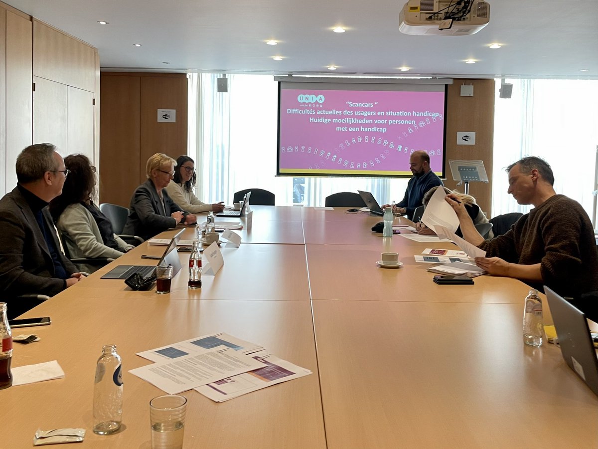 ♿🚗 Persconferentie waarop we de ontwikkeling van een nieuw uniform systeem voor het digitaliseren van parkeerrechten voor mensen met een handicap aankondigen. 1/2