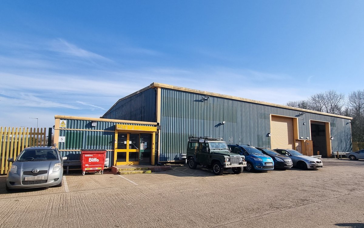 #CradickRetail has successfully completed the #sale of this warehouse on behalf of #TravisPerkins in the market town of #Uckfield. The property comprises a warehouse, office, yard and mezzanine store area and benefits from eight parking spaces.
#commercialproperty