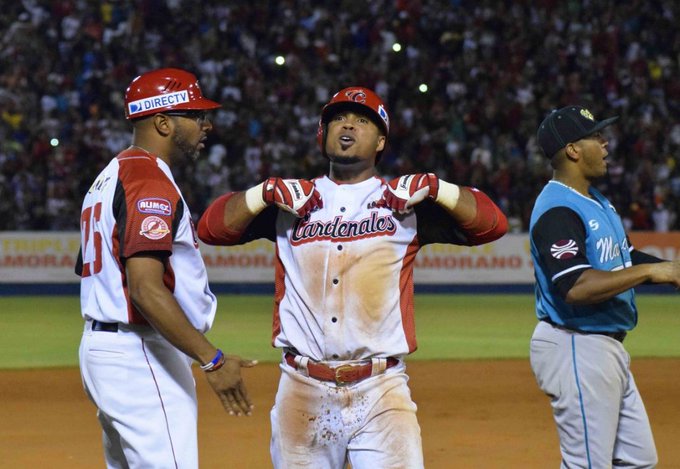 tiburonmusiu's tweet photo. La madrugada del 7 de diciembre del 2018 ocurre el trágico accidente donde fallecen José "El Hacha" Castillo y Luis Valbuena #QEPD. El Hacha jugó 2 campañas (2016-18) con #Tiburones pegando 128 hits en temporada regular con un average de .318 https://t.co/G4tplwNxOA