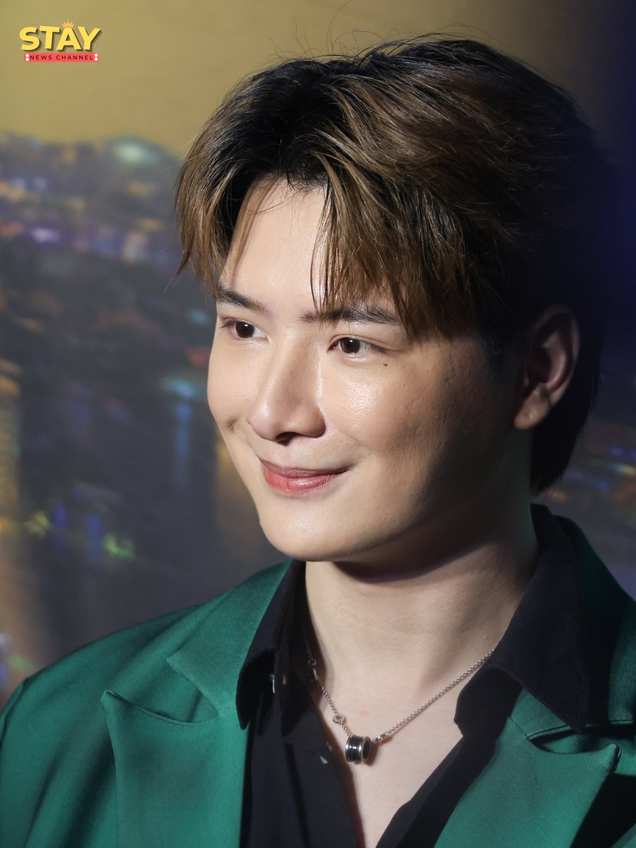 staynewsth's tweet photo. พี่เขาก็หล่อ ออร่า ไม่หยุดไม่หย่อน
คริส พีรวัส นักแสดงจาก GMMTV
ร่วมเปิดประสบการณ์ความชิลรูปแบบใหม่
ในกิจกรรม Chang Cold Brew Cool Club

#ChangColdBrewCoolClub 
#TheNewExperienceofChill
#KristPerawat
#คริสพีรวัส https://t.co/NWJksV2SA7
