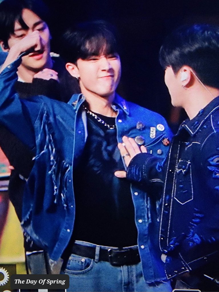 231207
싸우지마😅
근데 귀여워서 괜찮아(?

#골든차일드 #김동현 #동현 
#GoldenChild #Kimdonghyun    #Donghyun #국민아덜 #GNCD <a href="/GoldenChild/">GoldenChild (골든차일드)</a>