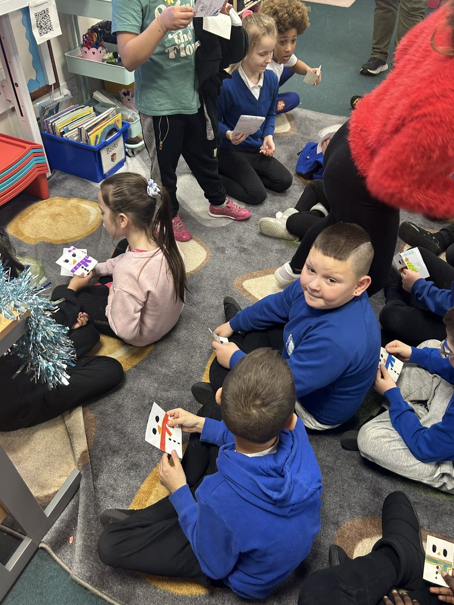 Fitmas Day 9! These girls made a personalised handmade card for every person in our class. <a href="/FalkirkSport/">Falkirk Active Schools & Sports Dev</a> #falkirkfitmas2023
