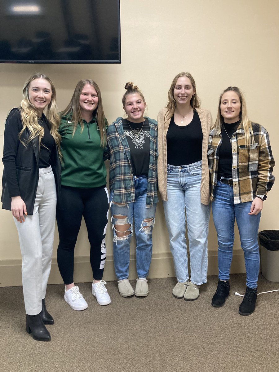 BCpe_sprtStdies's tweet image. And that’s a wrap! 

Whether students were completing major track requirements or credit fulfillment  our students showed up and showed out!

During finals please remember your mindful moments YOU set the tone - so set the tone that suits YOU best!

Good luck! #FINISH 💚🦬