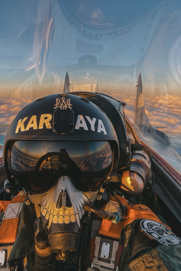 DefenceU's tweet photo. Hello from the sky!

📸: @KpsZSU https://t.co/DREWmyYWuU