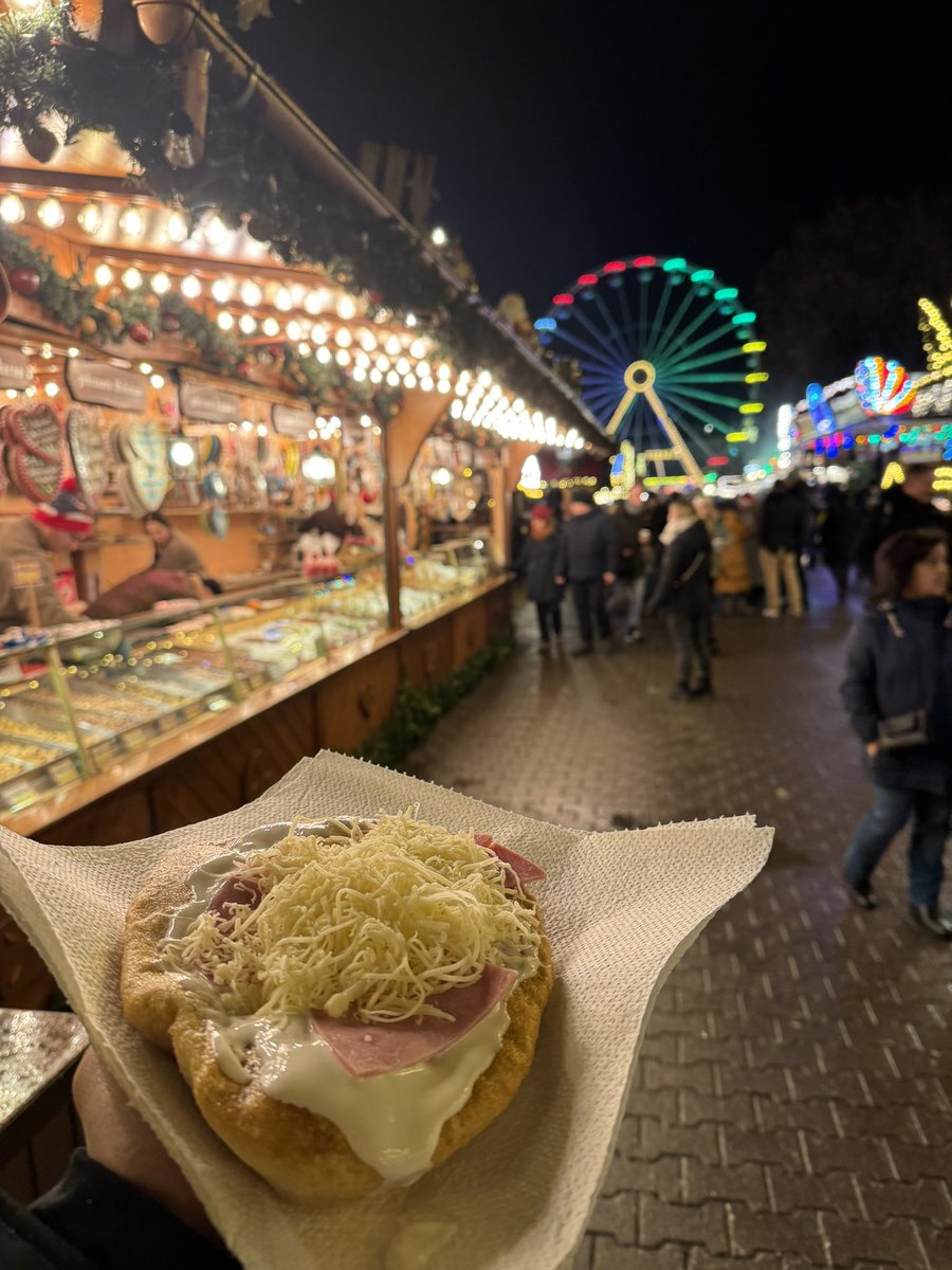 クリスマスマーケットin エアフルト🎅🎄
ドイツに来られた際は是非🥰🙌
#Christmasmarket
#Erfurt
#Germany
#GermanyXmas
#Wainachtsmarkt
#クリスマスマーケット