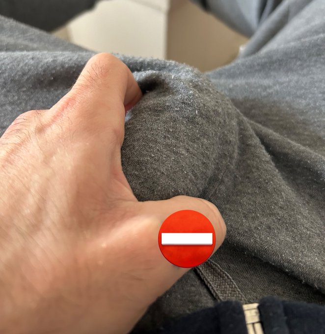 Quando indosso questa tuta la visuale &egrave; questa, che ne pensi? 🔥 dimmelo nei commenti https://t.co/2E<a href="/tag/porn"class="tags"><span>#porn</span></a><a href="/tag/daddy"class="tags"><span>#daddy</span></a><a href="/tag/gay"class="tags"><span>#gay</span></a><a href="/tag/jerk"class="tags"><span>#jerk</span></a><a href="/tag/gayporn"class="tags"><span>#gayporn</span></a>