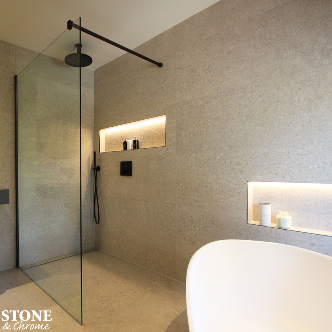 ✨ Serene simplicity ✨ - hansgrohe overhead shower with ceiling arm, in Matt Black. - hansgrohe ShowerSelect thermostatic mixer for two outlets, in Matt Black. - Kudos glass panel with wall post kit and stabilsing bar in Matt Black. --- 📞 01276 61000