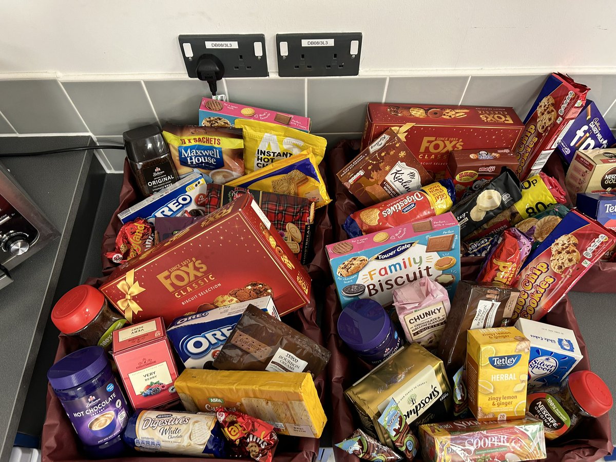 MrsMorrisNP's tweet photo. We’re busy packing up our hampers for our Winter Fair tomorrow at 3:15pm. There will be Santa’s grotto, games, refreshments, a raffle and our famous auction. We look forward to seeing you there for some festival fun. # nppschool #nppschevents #nppschptfa #christmasfair https://t.co/gy8rcvThV0