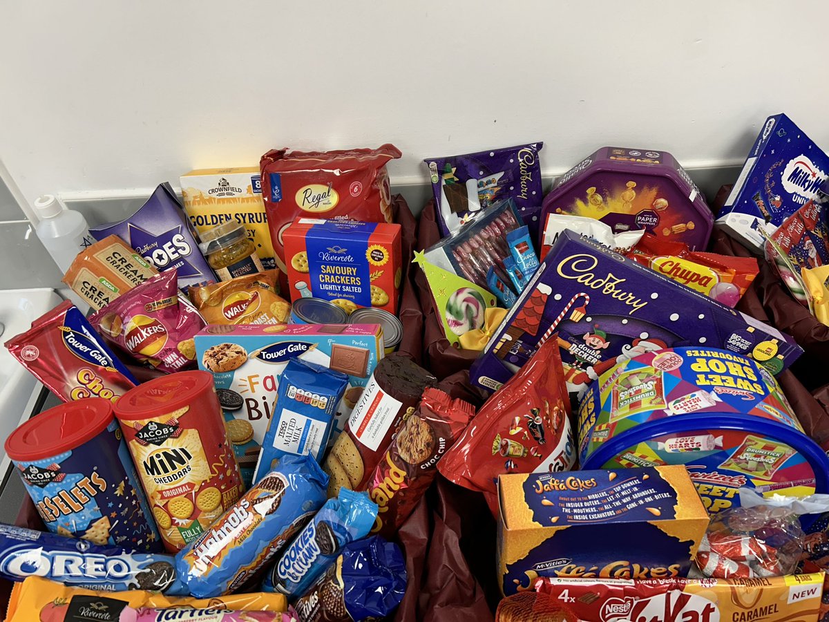 MrsMorrisNP's tweet photo. We’re busy packing up our hampers for our Winter Fair tomorrow at 3:15pm. There will be Santa’s grotto, games, refreshments, a raffle and our famous auction. We look forward to seeing you there for some festival fun. # nppschool #nppschevents #nppschptfa #christmasfair https://t.co/gy8rcvThV0