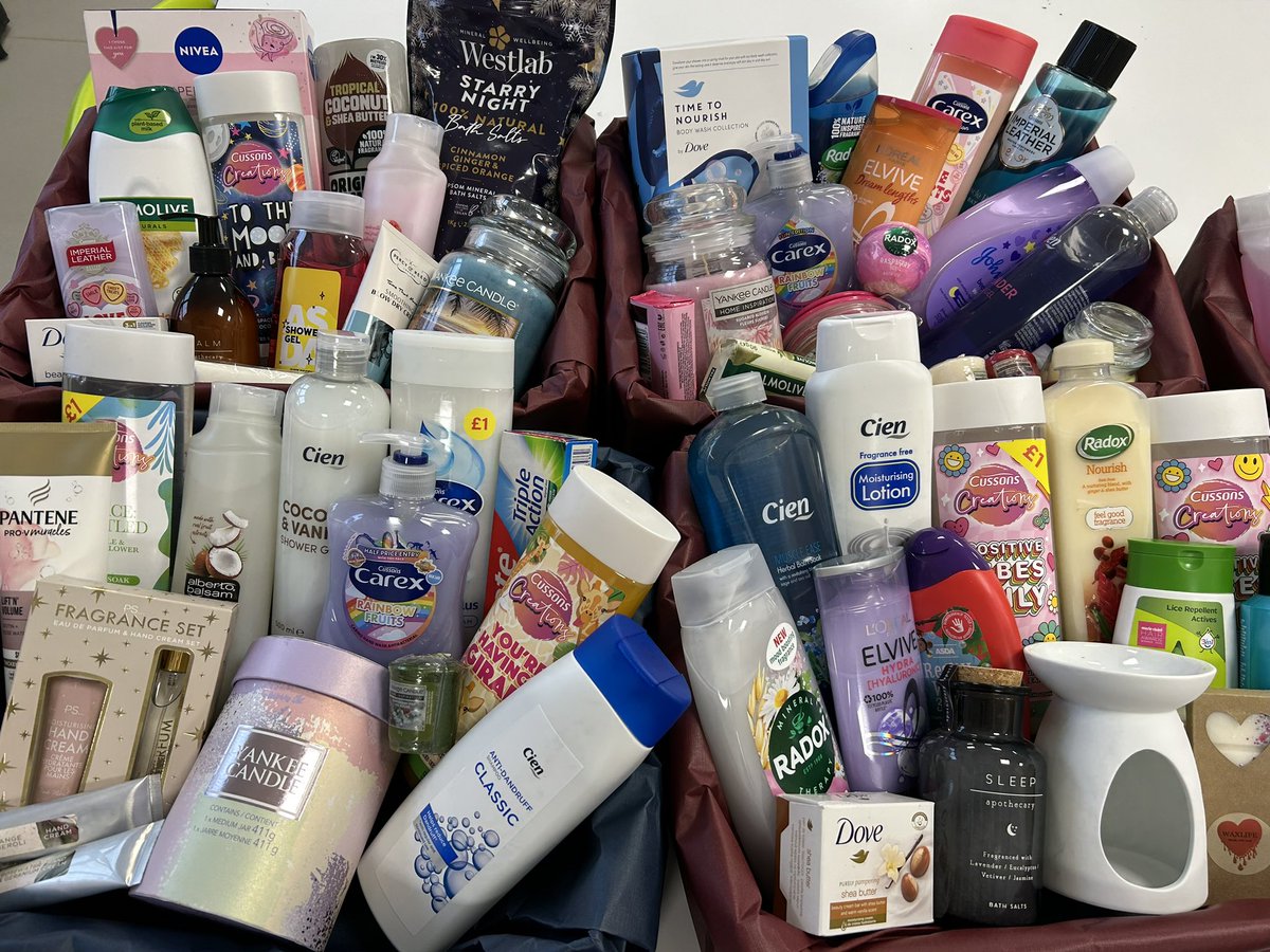 MrsMorrisNP's tweet photo. We’re busy packing up our hampers for our Winter Fair tomorrow at 3:15pm. There will be Santa’s grotto, games, refreshments, a raffle and our famous auction. We look forward to seeing you there for some festival fun. # nppschool #nppschevents #nppschptfa #christmasfair https://t.co/gy8rcvThV0