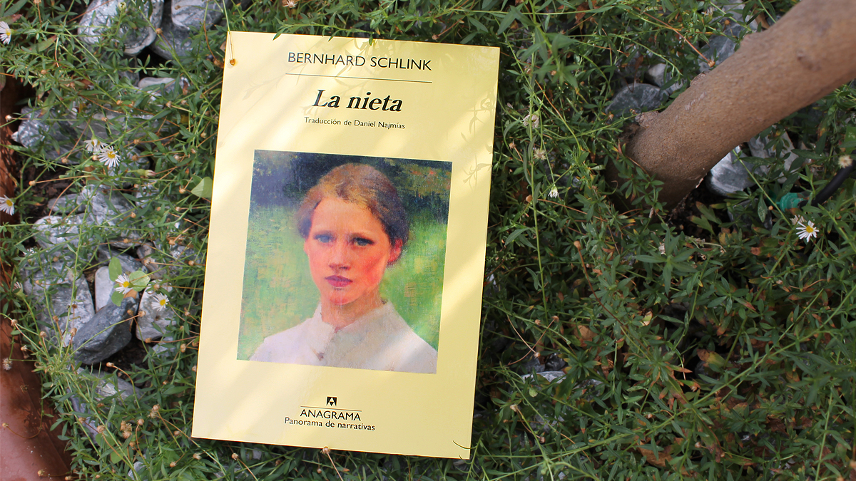 AnagramaEditor's tweet photo. "Yo sabía que no se puede huir de uno mismo, que nos llevamos con nosotros siempre y a todas partes; pero lo que no sabía es que también nos llevamos a los demás siempre y a todas partes."
Bernhard Schlink en #LaNieta https://t.co/nREAI2WncZ
