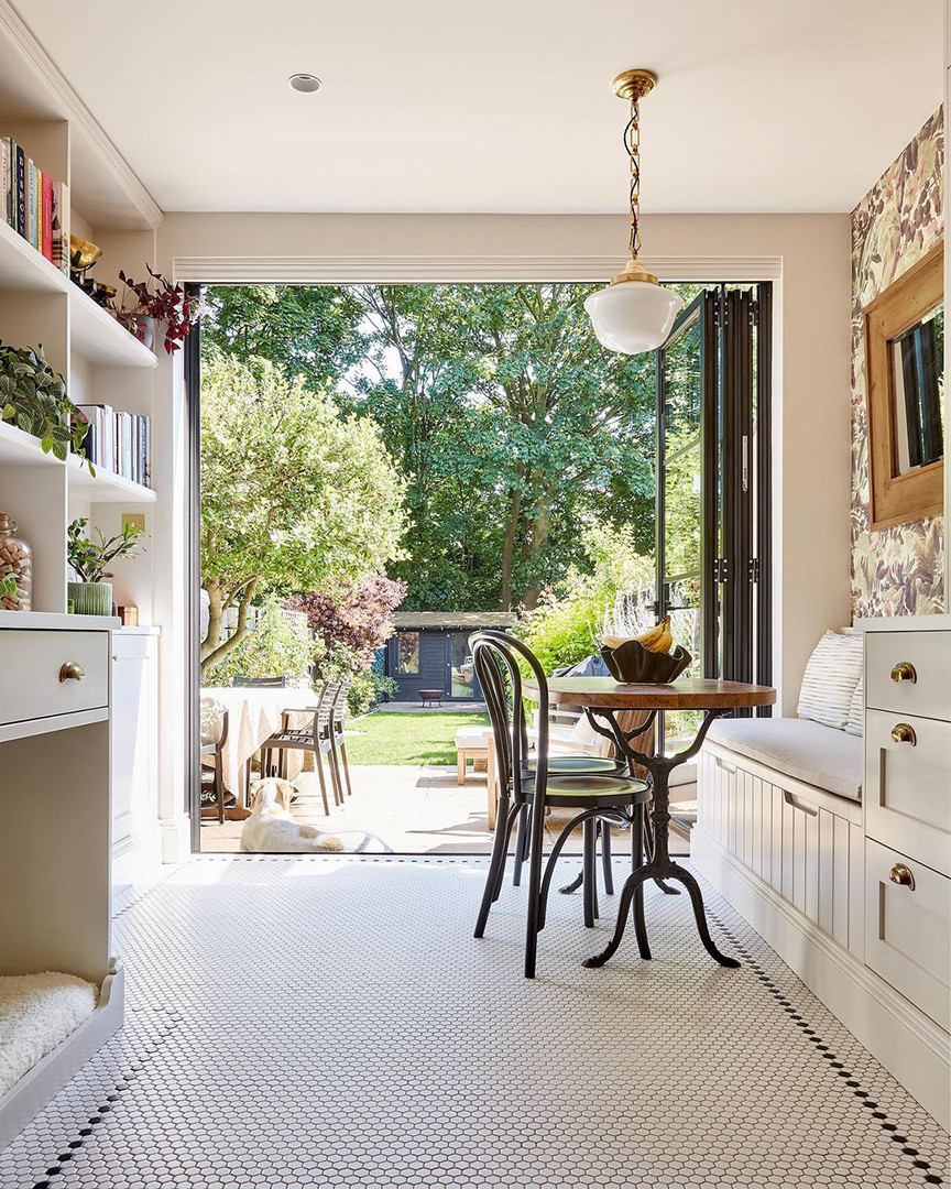 AssociatedGlas's tweet photo. It's always amazing to see our #BifoldDoors in use and opening up these incredible spaces! 🚪

ʀᴇᴘᴏꜱᴛ:  @vincent_the_house 📸

Transform your living spaces and #LetTheOutsideIn with our Bifold Doors.

https://t.co/uqFcf1FkyR https://t.co/t6sxWqhtAa