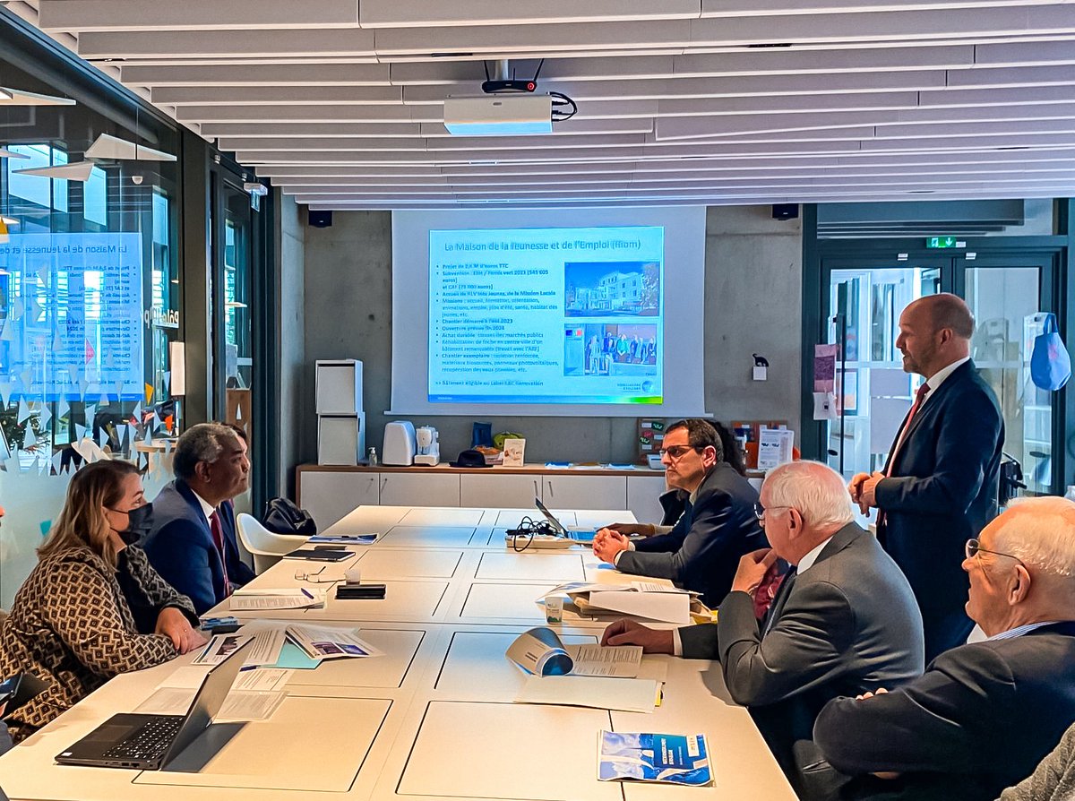 #Visiteofficielle | 🤝 Ce matin, le <a href="/Prefet63/">Préfet du Puy-de-Dôme</a> du Puy-de-Dôme, M. Mathurin, accompagné de la Sous-Préfète de Riom, Mme Rodrigo, ont été accueillis par les élus de <a href="/RLV_agglo/">Riom Limagne et Volcans Agglomération</a> et de la <a href="/VilledeRiom/">VILLE DE RIOM</a> aux Jardins de la Culture, et ont découvert les nombreux projets en cours.