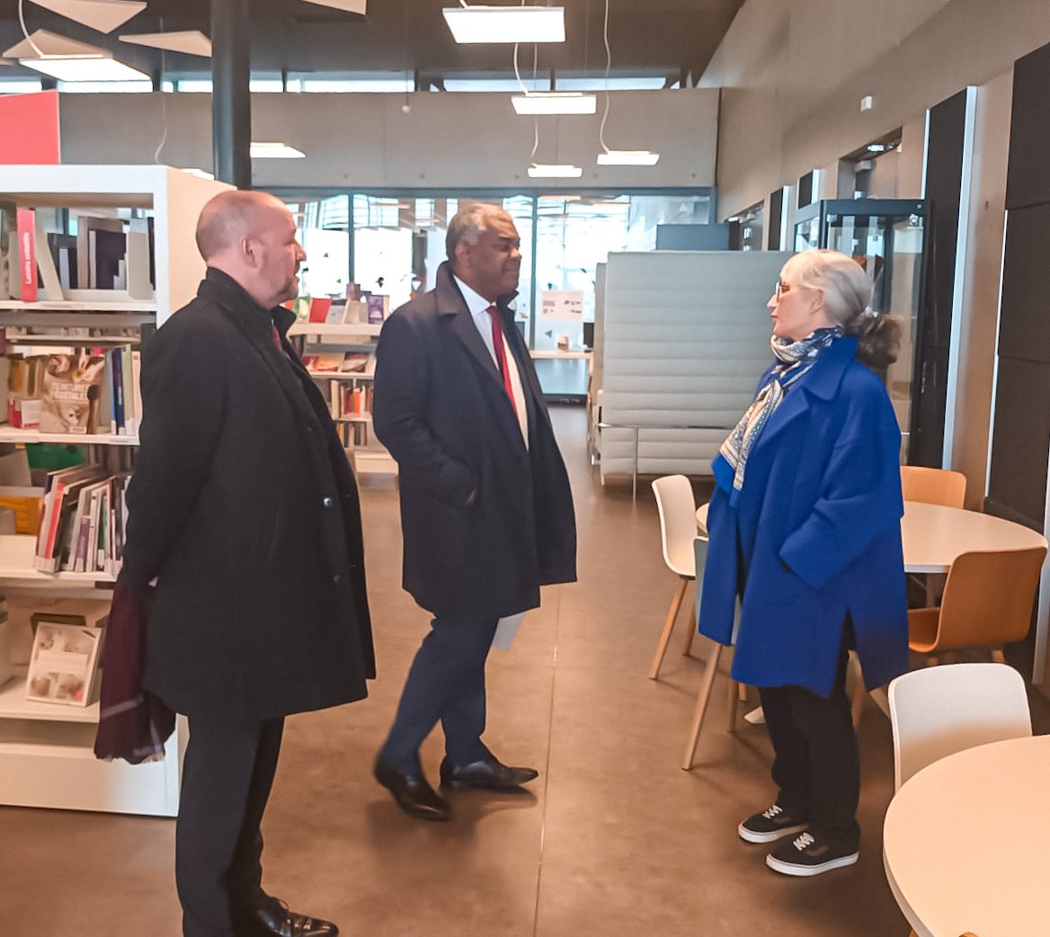 RLV_agglo's tweet photo. #Visiteofficielle | 🤝 Ce matin, le @Prefet63 du Puy-de-Dôme, M. Mathurin, accompagné de la Sous-Préfète de Riom, Mme Rodrigo, ont été accueillis par les élus de @RLV_agglo et de la @VilledeRiom aux Jardins de la Culture, et ont découvert les nombreux projets en cours. https://t.co/jpgek5IYEm