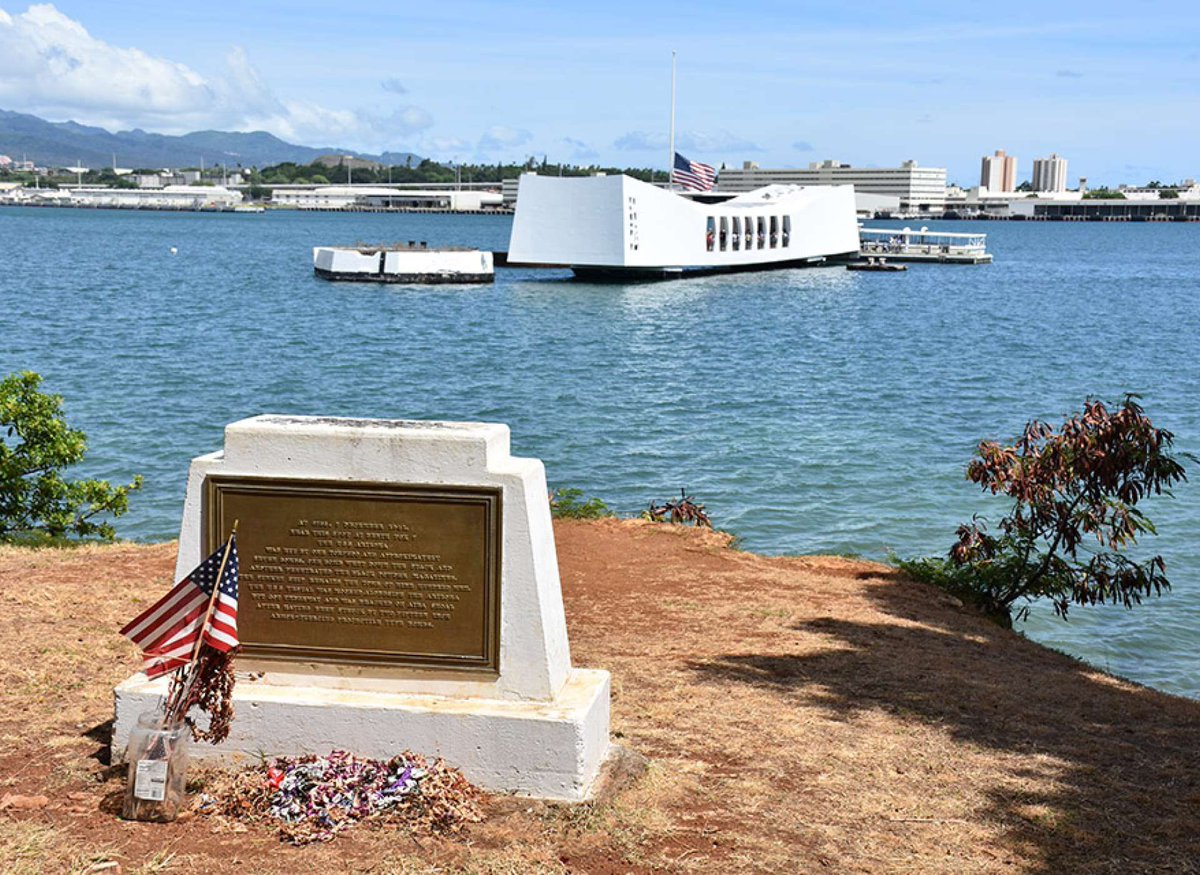 NavyAthletics's tweet photo. Today we pay our respects to those who lost their lives 82 years ago. A date that will live in infamy, but a date we’ll never forget. Help us honor those who paid the ultimate sacrifice on #PearlHarborDay 

#GoNavy https://t.co/lssixhkUD2