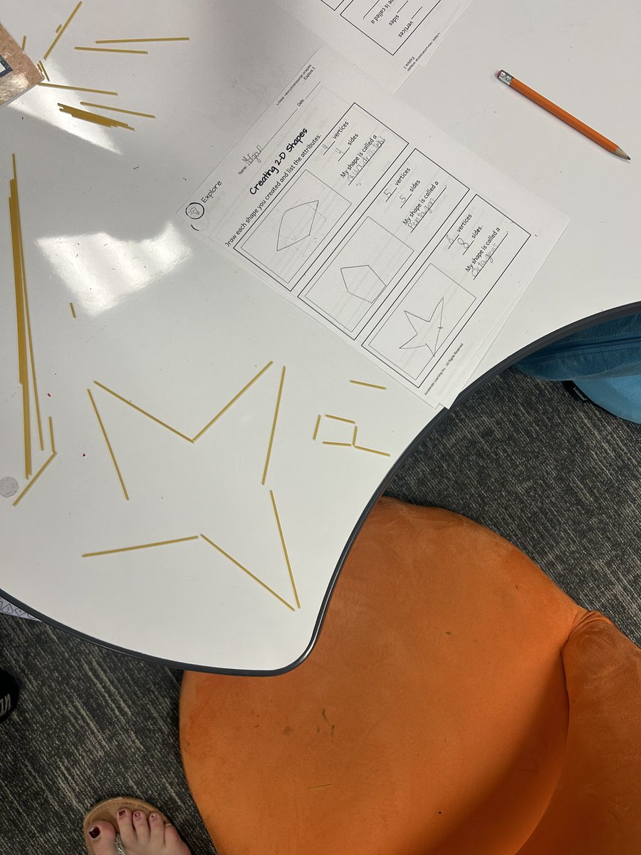 MsWaltersClass3's tweet photo. Getting to build polygons/ 2d shapes with spaghetti was a blast! https://t.co/JBRKFxPBZH