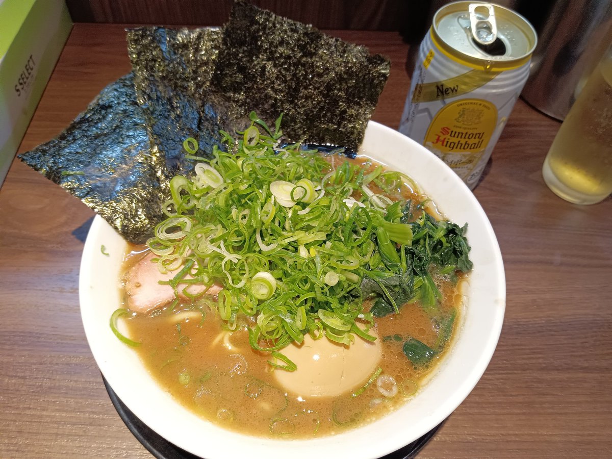 ATF54_71's tweet photo. 水道橋駅西口にある家系ラーメン「輝道家 水道橋駅前店」でラーメン（味うすめ・麺かため、半熟玉子・京都産青ネギトッピング）🍜

投稿し忘れで2回分

最近週1ペースで毎回同じ注文ですが毎回美味い‼️😋今日は野方の店主がいてラッキー😚 https://t.co/QkQMYNYpZc