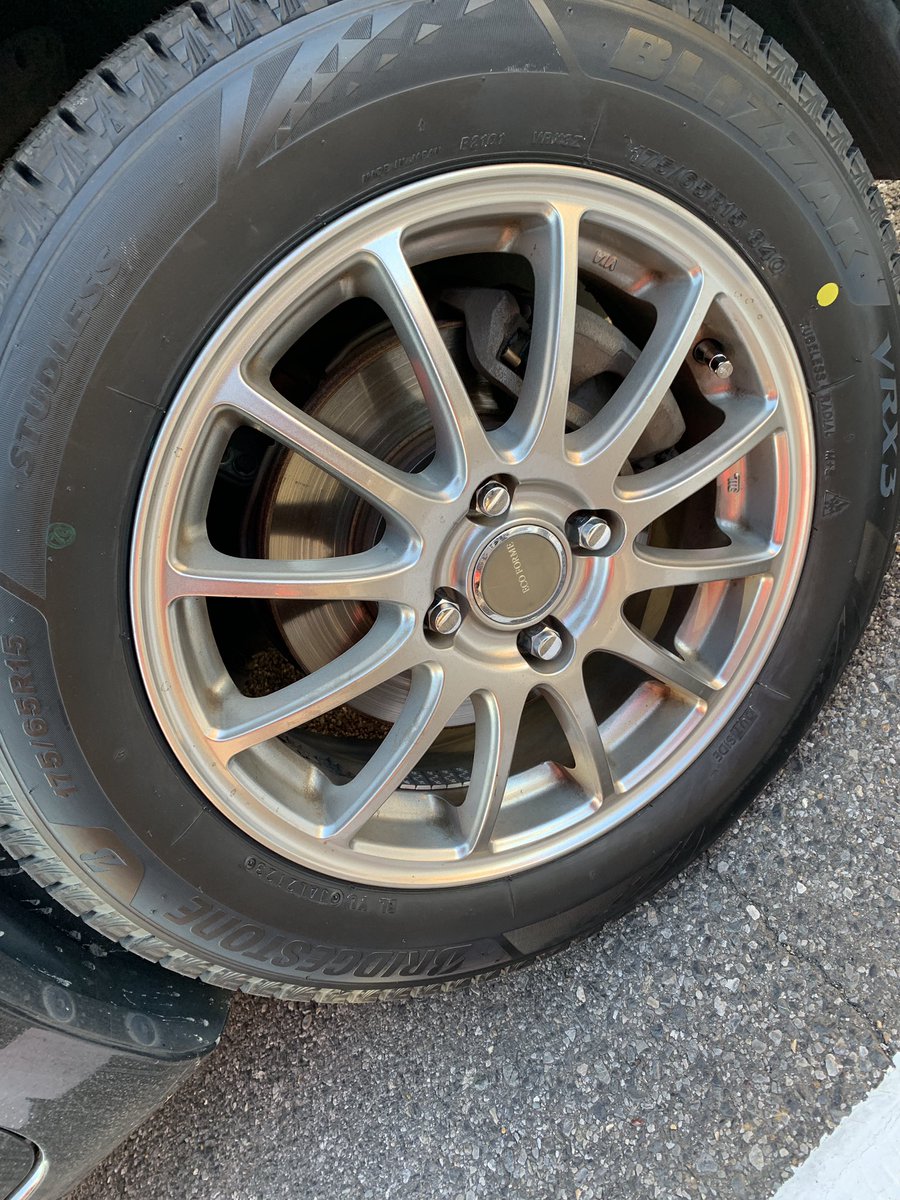 Blithe_doll's tweet image. 冬タイヤに履き替え完了
新しく出てたvr3というのを購入🛞
#スタッドレス #vr3
