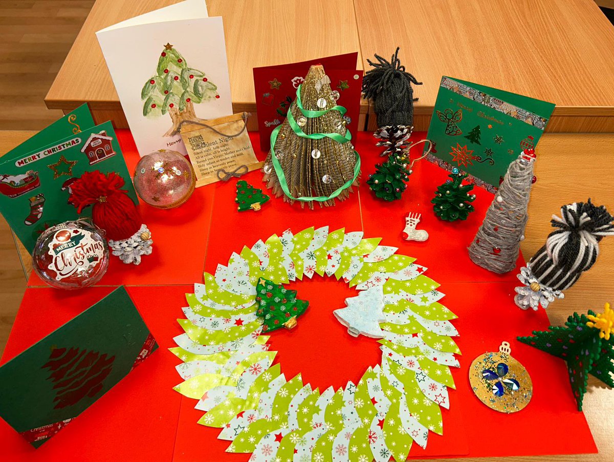 OTCWP1's tweet photo. Patients from Riverwood, Brooklands and Lakefield got into the festive spirit by creating a variety of Christmas craft and art for themselves and friends and family #decreasinganxiety #Christmascreativity @cwpnhs https://t.co/4JJDQWkJwm