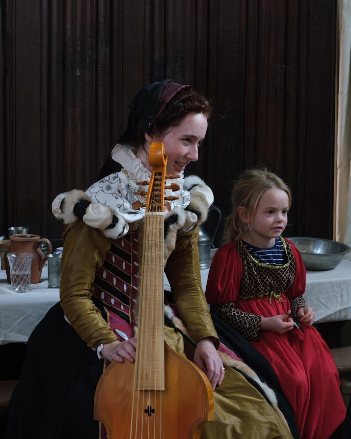 Would you like to dress up as a Tudor?
Hear the tunes that people loved 400 years ago?
Make Christmas decorations popular long before decorated trees and coloured lights filled our houses?
Come along on Saturday 9 December and you can do all this (and more) - for free! From 10am.