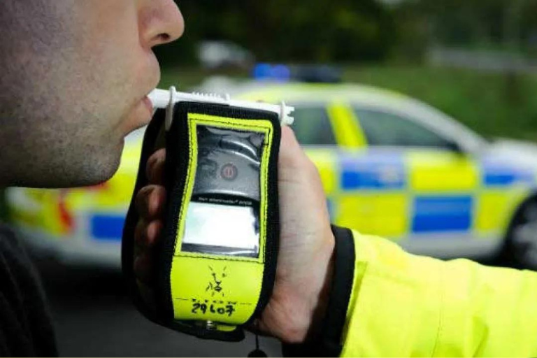 🚓 More than 20 offences detected by @DC_Police @DC_NoExcuse @DC_RPT @DVSAgovuk in just four hours as part of #OpLimit, including:
🚗 Drug driving
📵 Using a mobile phone while driving
🚨 Stolen vehicle
💉 Drug possession 
👉 Full details: visionzerosouthwest.co.uk/more-than-20-o…
