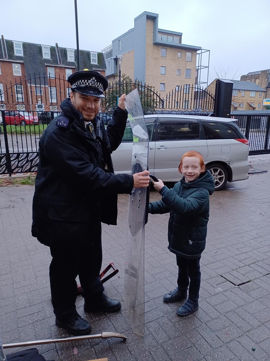 Hackney Police tweet media