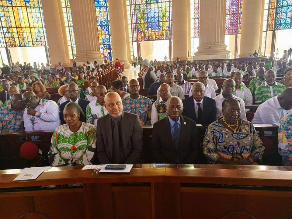 MelEssisKouadio's tweet photo. Flash info 🇨🇮

Le Président du PDCI-RDA, COWPPLI-BONY accompagné : 

— Des maires AKOSSI BENJO, JEAN-MARC YACÉ, EMMOU SYLVESTRE 

— Du Ministre TIDJANE THIAM, 

— Des Vice-président(e)s ÉMILE CONSTANT BOMBET, MAURICE KAKOU GUIKAHUÉ, LÉOPOLDINE COFFIE, ALLAH KOUADIO RÉMI, GNRAMGBÉ KOUACOU, JEAN-MARIE GERVAIS 

 et de plusieurs CADRES et militants du PARTI à la BASILIQUE notre dame de la PAIX de YAMOUSSOUKRO pour honorer la mémoire de feu FÉLIX HOUPHOUËT-BOIGNY ❤️❤️❤️

#CIV225