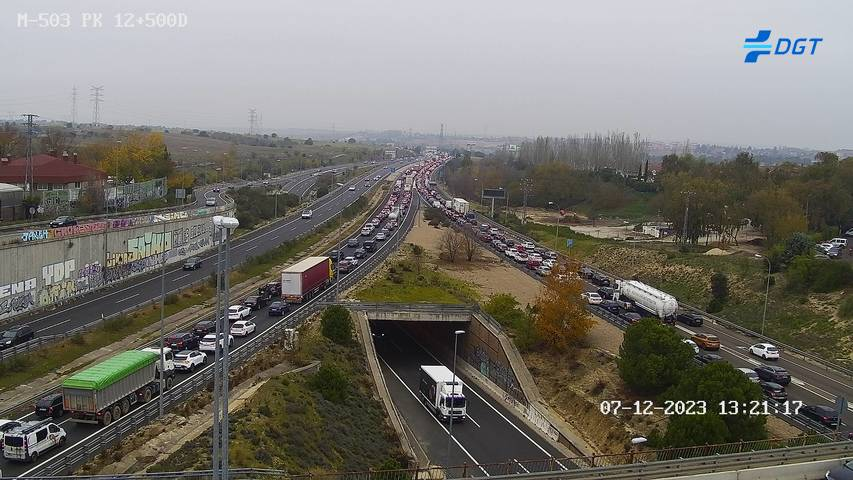DGTes's tweet photo. 📢🔴En #Madrid, complicada la M-50, en Majadahonda, sentido A-6 por accidente. 

➡️Vehículo accidentado en el km 78.

➡️Tráfico lento a lo largo de cuatro kms, pero también en el enlace de la M-503 con esta M-50. https://t.co/loGtxMkiC3