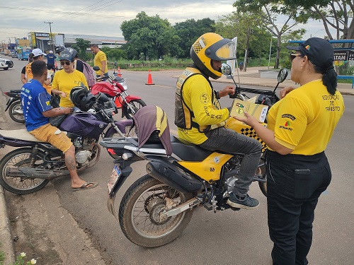 detranro's tweet photo. Blitz Educativa fortalece segurança no trânsito com Campanha “As rodovias e o motociclista”

📷Para saber mais, leia a notícia completa no Portal do Governo de Rondônia: https://t.co/H6n1OYj1Qj

#DetranRO #JuntosSalvamosVidas #Rondônia #Homenagem https://t.co/HTD0P0TMT0