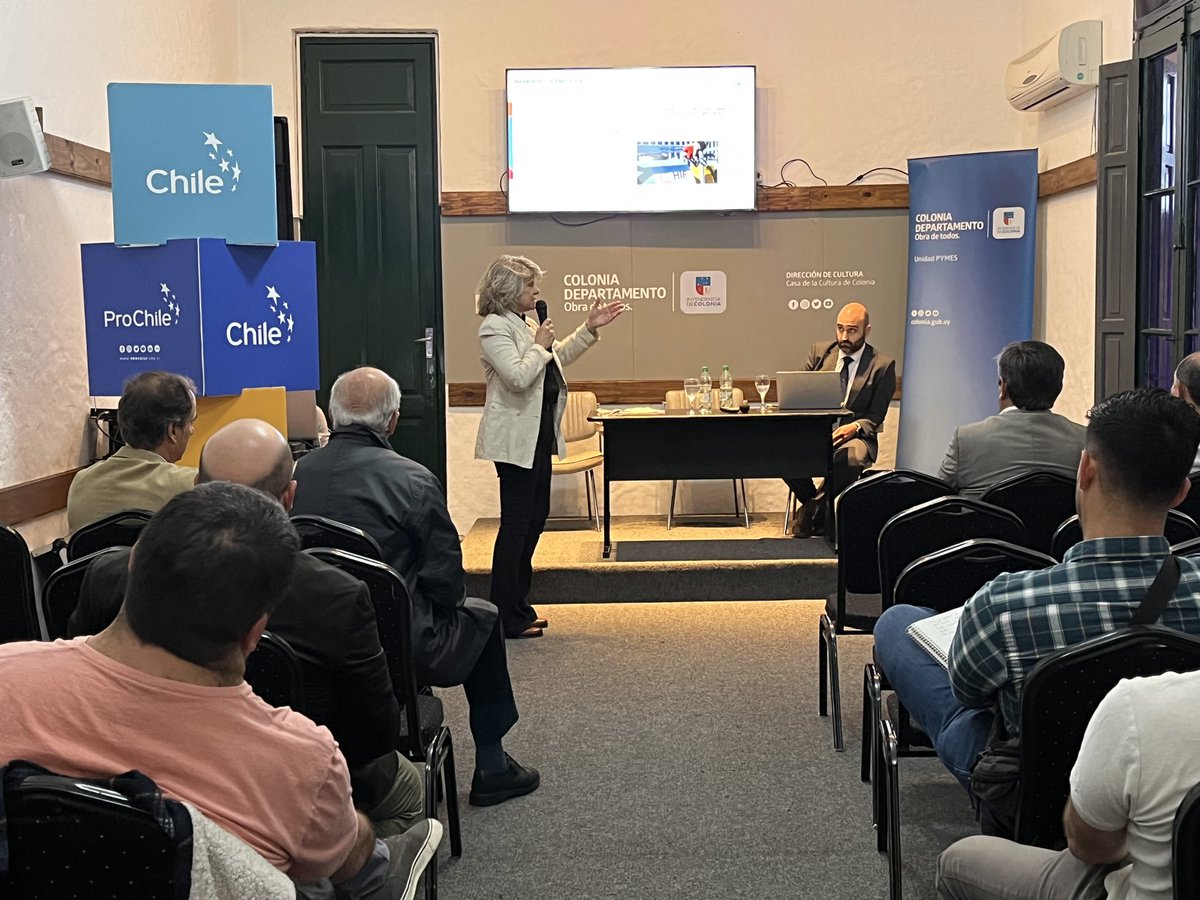prochile_uy's tweet photo. Junto a la intendencia de @IntColonia, presentando las oportunidades que brinda @ProChile y nuestros tratados para las mipymes uruguayas y chilenas. https://t.co/hxOkYKG7fq