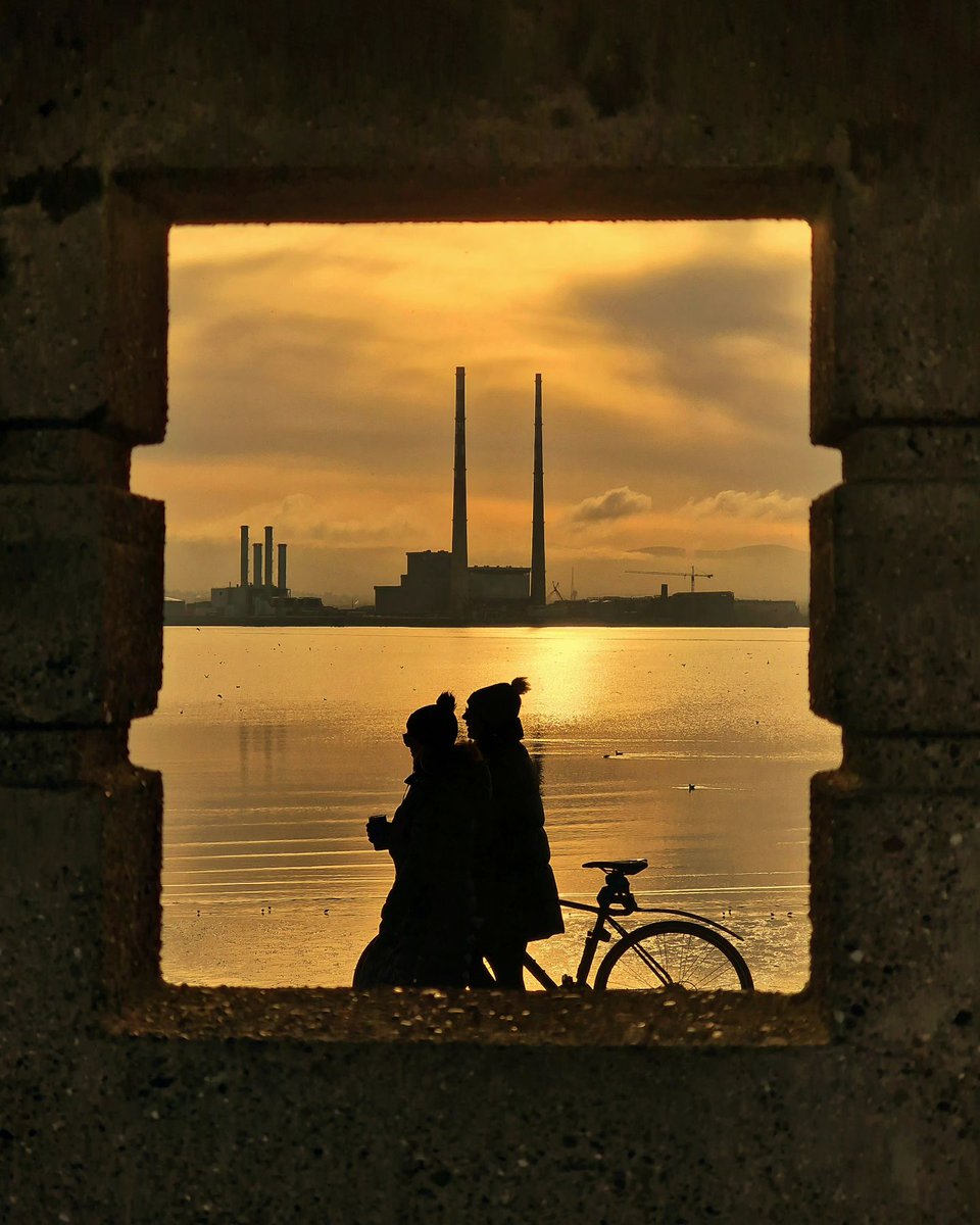 Strolling silhouettes at #BullWall 🌊

Here are our fave walk & cycle routes in #Dublin 👉 bit.ly/3R23aD2
 
📸 @Shotsbywhatsrnm

#LoveDublin #DublinCoastalTrail
