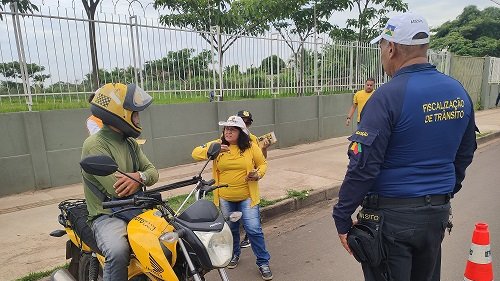 Blitz Educativa fortalece segurança no trânsito com Campanha “As rodovias e o motociclista”

📷Para saber mais, leia a notícia completa no Portal do Governo de Rondônia: acesse.one/yKd04

#DetranRO #JuntosSalvamosVidas #Rondônia #Homenagem