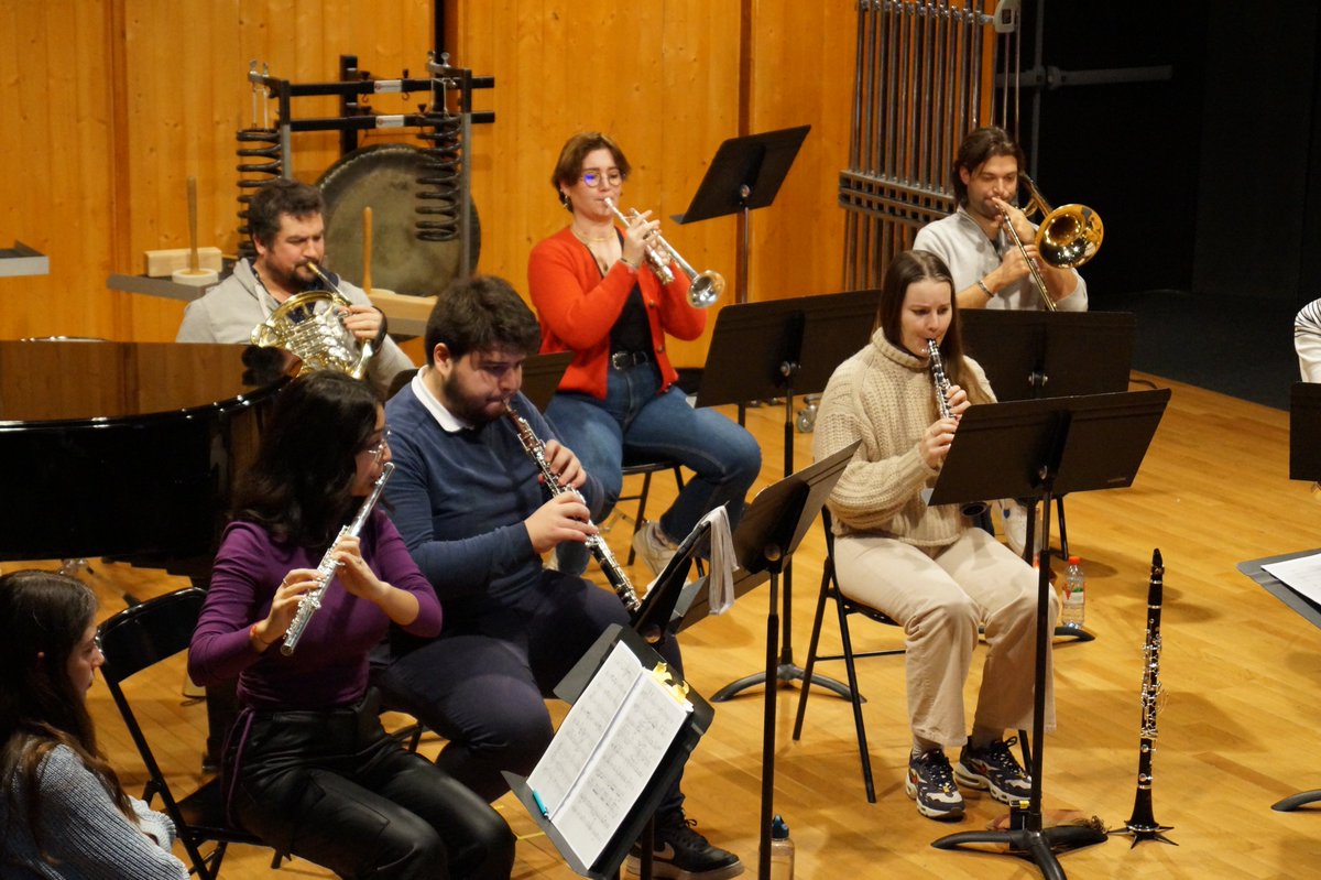 Ensemble2e2m's tweet photo. Ce soir, au @crrdeparis à 19h, venez assister au concert de l'ensemble contemporain du @_PSPBB dirigé par Léo Margue en partenariat avec @Ensemble2e2m !

#jeudiphoto #concert #pspbb #musique @iledefrance https://t.co/BOB9OqTWD8