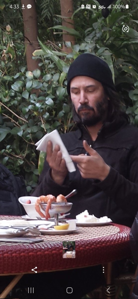 CHRISTMAS at #ChateauMarmont
#keanureeves 

Its So hot in December